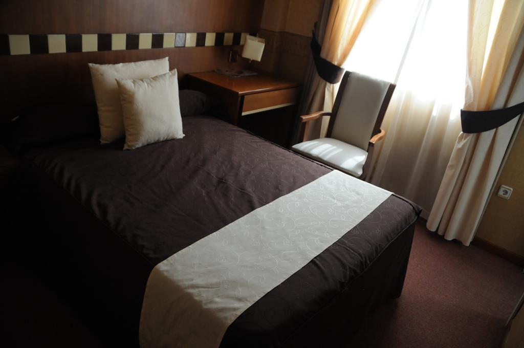 Hotel Las Yucas Atarfe Екстер'єр фото