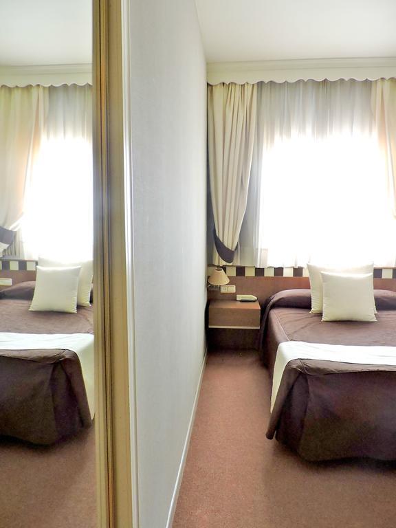 Hotel Las Yucas Atarfe Екстер'єр фото