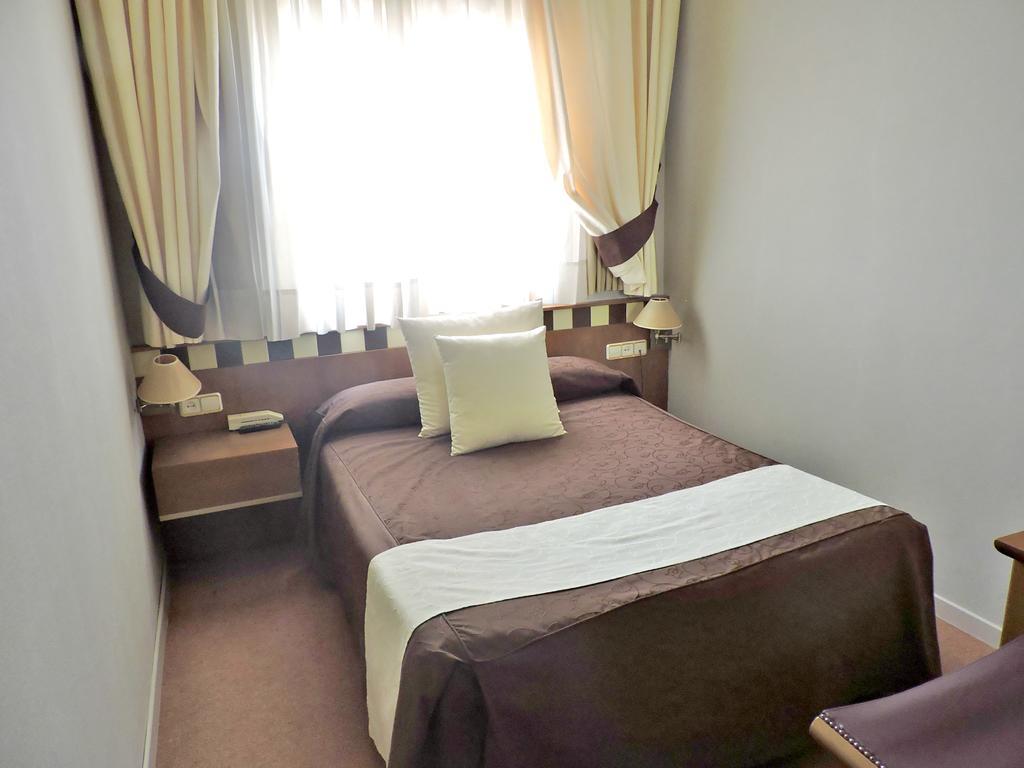 Hotel Las Yucas Atarfe Екстер'єр фото