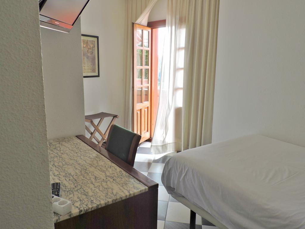 Hotel Las Yucas Atarfe Екстер'єр фото